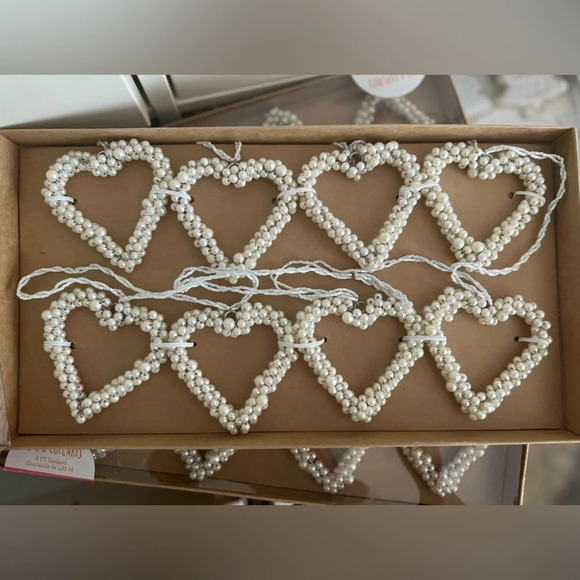 Love & Cupcakes 6-Foot Pearl Heart Garland Decoration - Picture 1 of 4